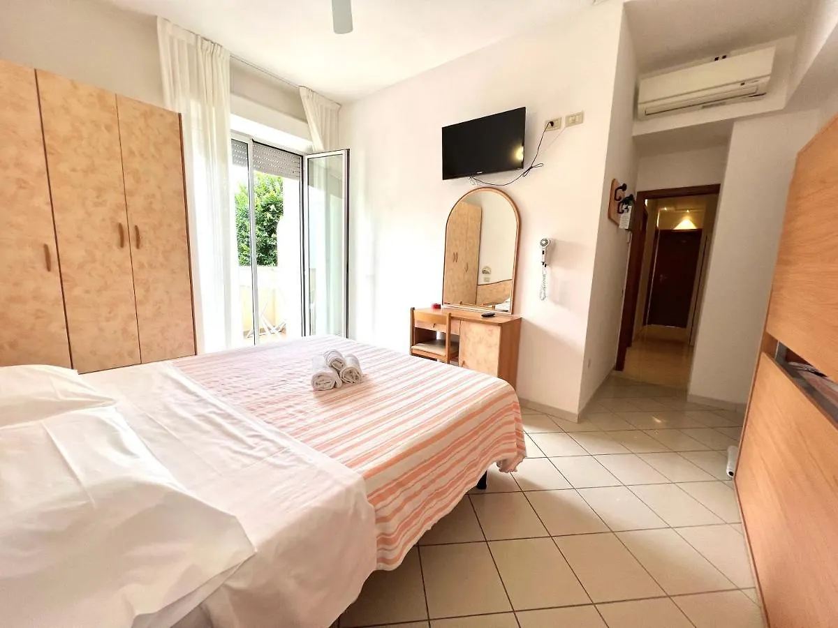 Hotel Ca D'Oro Ρίμινι 2*,