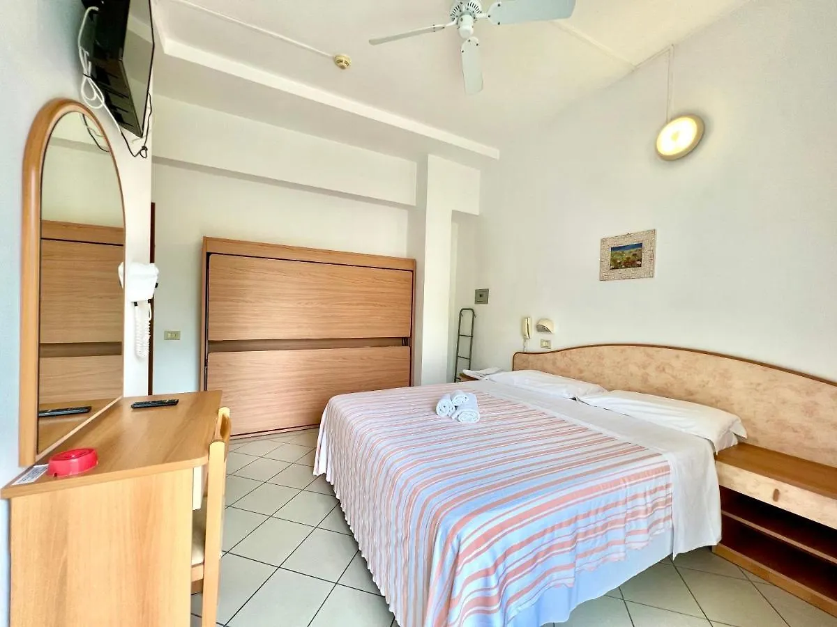 Hotel Ca D'Oro Ρίμινι 2*,